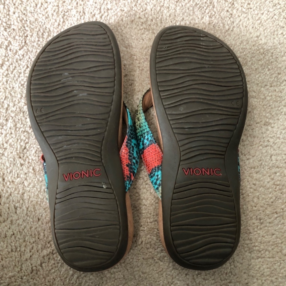 Vionic Lucia Snake Print Flip Flops Size 9 - image 8
